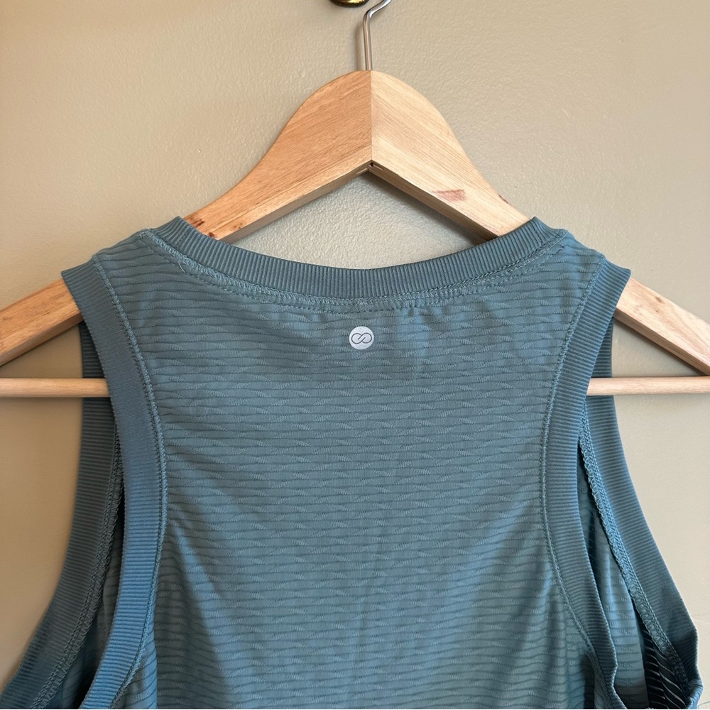Set of Calla Moisture Wicking Tank Tops in Plum and Teal- M - Picture 8 of 11